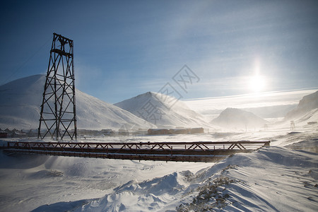 挪威斯瓦尔巴朗伊尔拜恩雪景桥视图图片