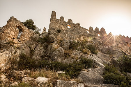 土耳其，西梅纳，德姆雷，莱西恩路，卡莱科城堡视图图片