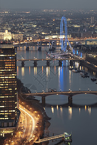 英国伦敦，泰晤士河和伦敦眼夜景背景图片