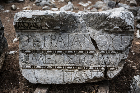 土耳其吕西亚路土耳其古遗址石刻碎片高清图片