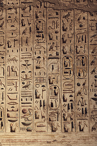 埃及卢克索石刻象形文字高清图片