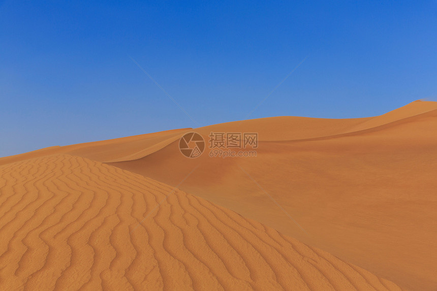 阿拉伯联合酋长国迪拜沙漠中的沙丘图片
