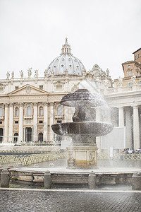 梵蒂冈圣彼得大教堂和喷泉图片