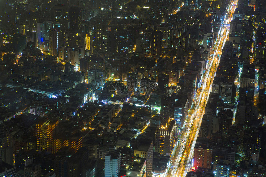 夜间城市与道路图片