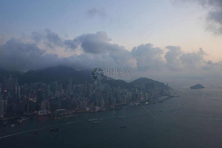 日落时的香港维多利亚港图片