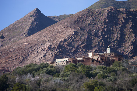 摩洛哥阿特拉斯山村庄和清真寺视图图片