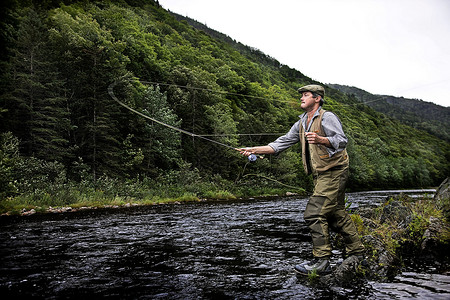 钓鱼的男士玛格丽河高清图片
