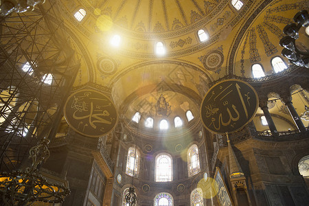 土耳其伊斯坦布尔Hagia Sophia教堂圆顶天花板的低角度视图图片