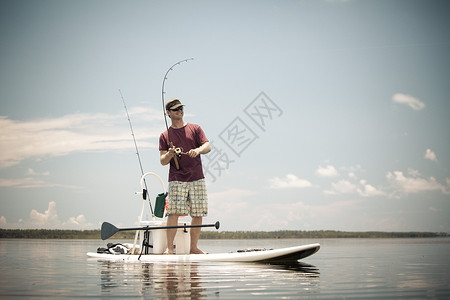 西瓜上钓鱼在美国佛罗里达州圣乔港的木筏上捕鱼背景