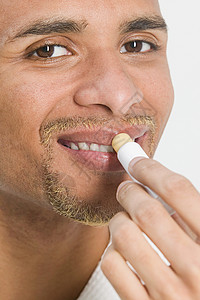 涂唇膏的男人背景图片