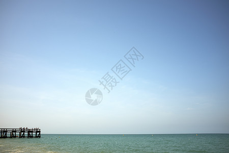 法国诺曼底木码头海景图片