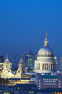 夜景天际线和圣保罗大教堂，伦敦，英国背景图片