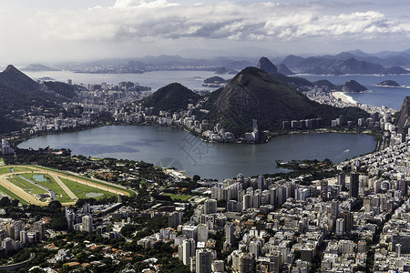 从巴西里约热内卢Morro Dois Irmaos看Lagoa Rodrigo de Freitas背景图片