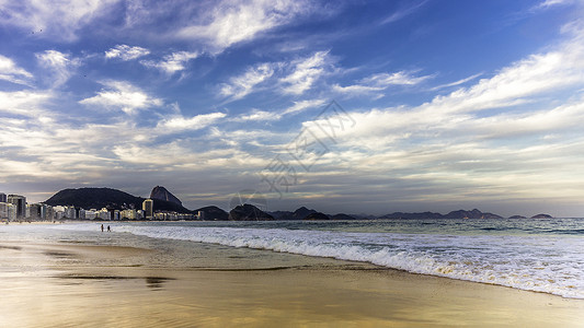 巴西里约热内卢科帕卡巴纳海滩和苏格拉夫山景观背景图片