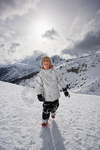 滑雪场男孩图片