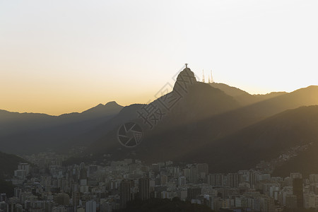 巴西里约热内卢黎明时分的城市图片