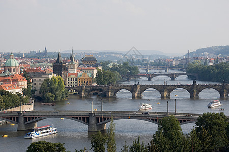 伏尔塔瓦河上的桥梁图片