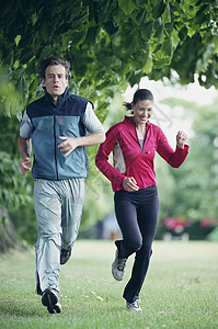 情侣跑步背景图片