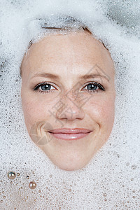 洗澡女人的脸图片