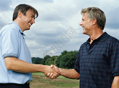 高尔夫球手握手图片