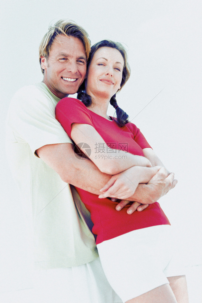 男人和女人拥抱图片