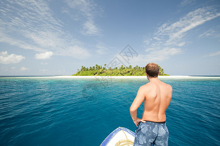马尔代夫南胡瓦杜环礁Baughagello岛带船人高清图片