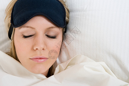 戴着眼罩睡觉的女人图片