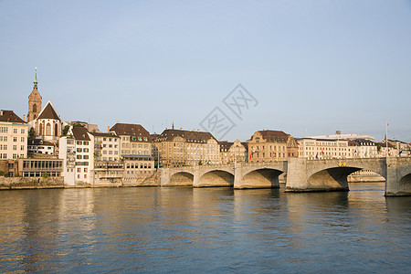 瑞士巴塞尔的桥梁和河流图片
