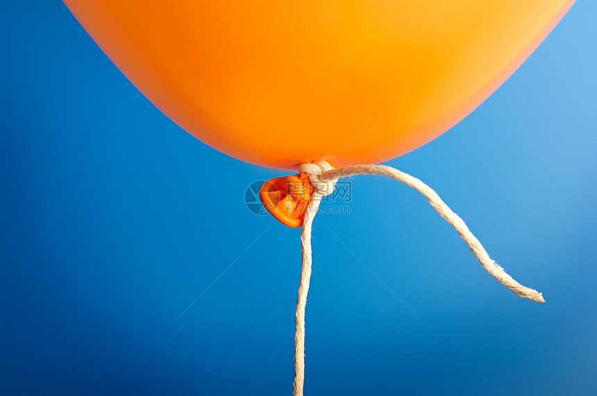 绳子上的气球图片