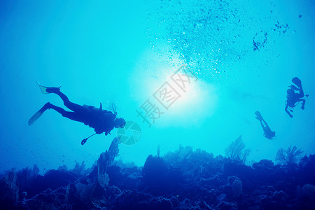 潜水的人海上潜水者背景