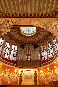 西班牙巴塞罗那卡塔利亚纳音乐宫华丽的内部图片
