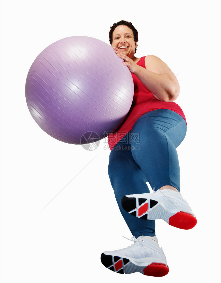 举健身球的大个子女人图片
