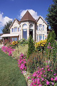 漂亮的花园别墅背景图片