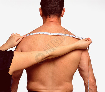 测量男性背部图片