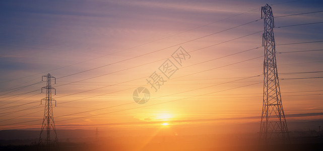 日出时的电塔高清图片