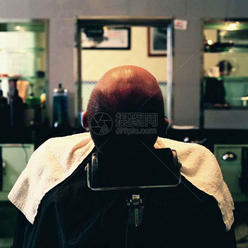 理发店的男人图片