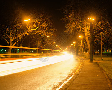 道路上的灯在户外路灯柱高清图片