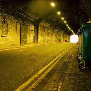 隧道道路道路标记带轮箱高清图片
