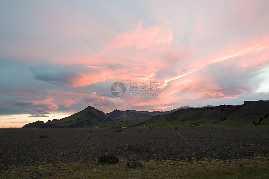 火山上的日落图片