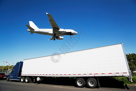 卡车和飞机图片