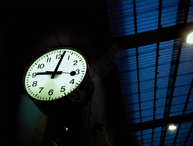 火车站的时钟背景图片