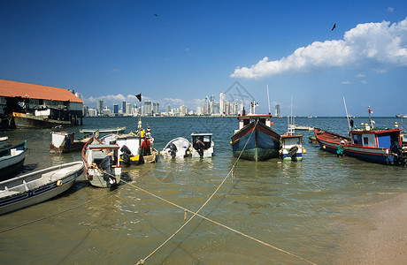 巴拿马城和渔船高清图片