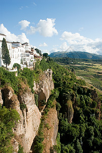 西班牙马拉加悬崖上的村庄图片