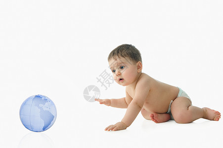 我们只有一个地球婴儿看地球仪背景