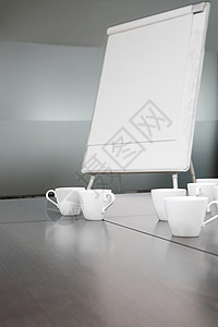 办公室的白板和咖啡杯图片