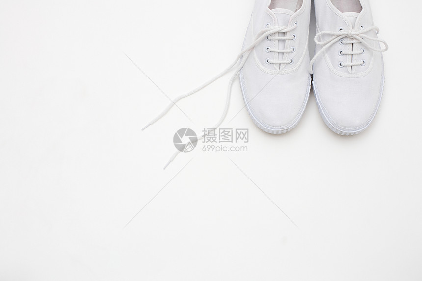 白鞋图片