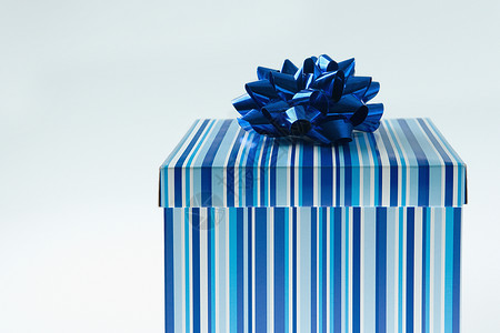 蓝色礼品盒背景图片