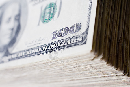 本杰明富兰克林一叠一百美元的钞票背景