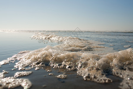 水边海浪图片