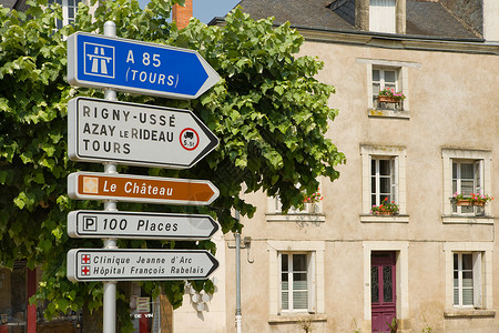 法国奇农的路标图片